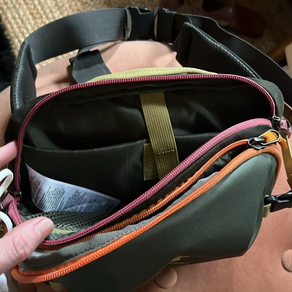 Cotopaxi Green and Orange Alpa 3L Fanny Pack - Picture 5 of 5